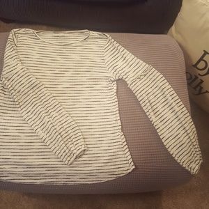 B&W flared sleeve stripe shirt